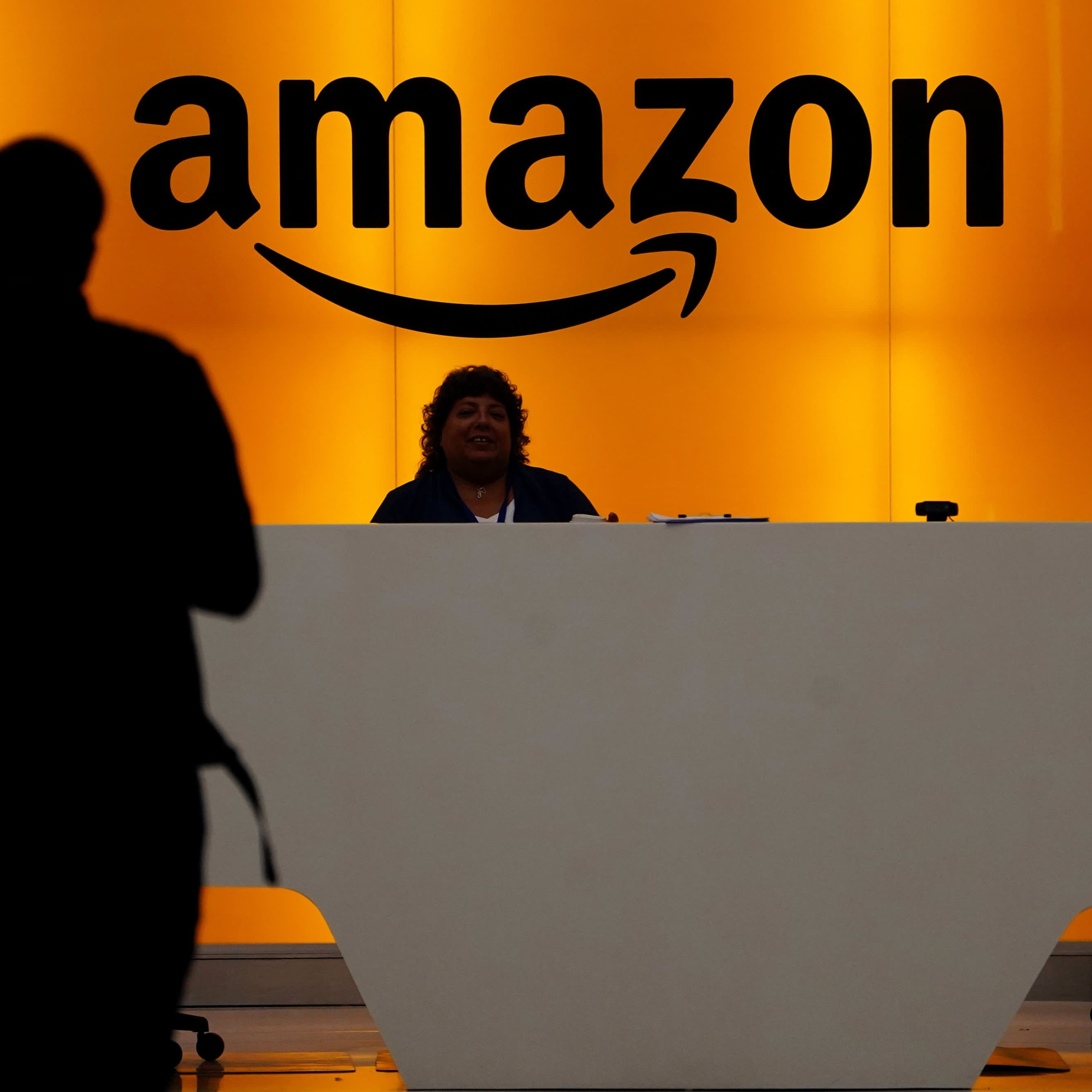 amazon-work-in-office